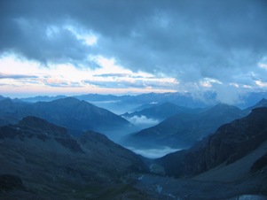 La vista panoramica sulla Val d'Ayas dal terrazzo del Rifugio