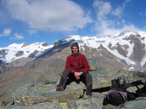 La vetta del Rothorn, sullo sfondo i Breithorn e il Lyskamm.