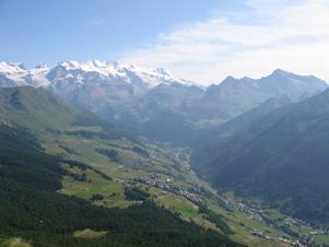 Una vista sul Monte Rosa e la parte alta della valle