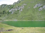 Il Laghetto di Chamol, si percorre il fianco sinistro per quasi la met del lago stesso, su comodo sentiero