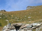 La piccola recinzione che si trova nei pressi della bastionata rocciosa