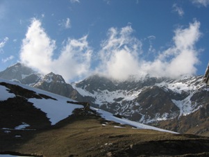 Le cime a nord del rifugio Dondena, Il Mont Dela al centro e il Mont Glacier a destra