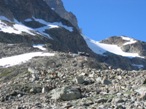 Il terzo falso piano da attraversare. Il rifugio  gi visibile sullo sfondo a sinistra.
